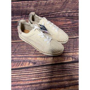 Ladies fashion sneakers  6 1/2 BoxDE